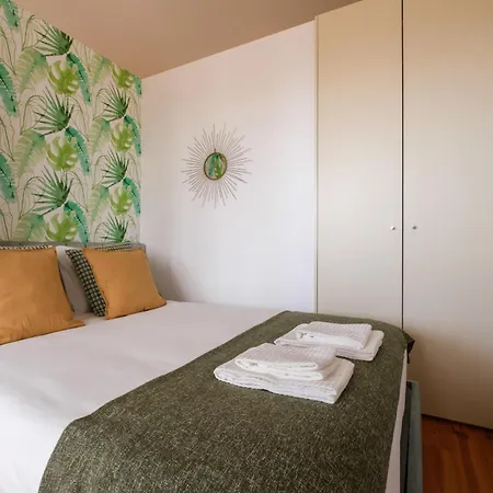 Cedofeita Sunshine Luxury Downtown 아파트 *